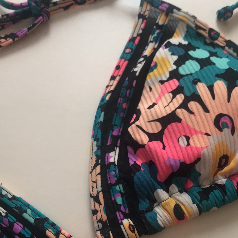 Body Glove Bikini Floral & Black - Picture 6 of 13